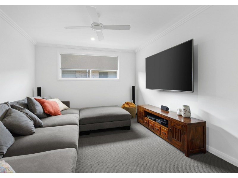 94 Albatross Way, Old Bar NSW 2430