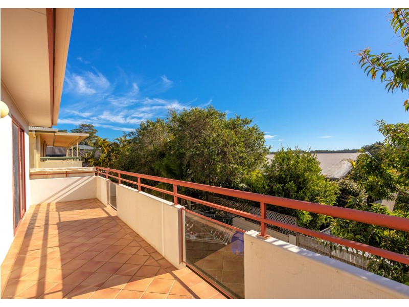 5 Banyula Drive, Old Bar NSW 2430