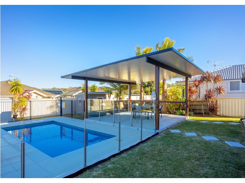 330 Saltwater Rd, Wallabi Point NSW 2430