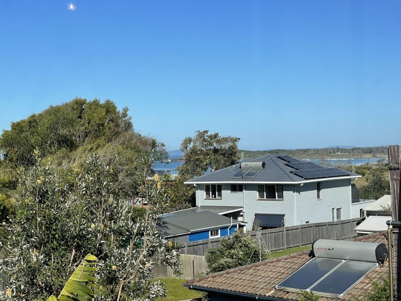 6 Pacific Street, Wallabi Point NSW 2430