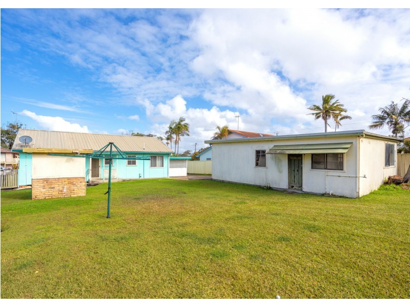 43 Smith Street, Old Bar NSW 2430