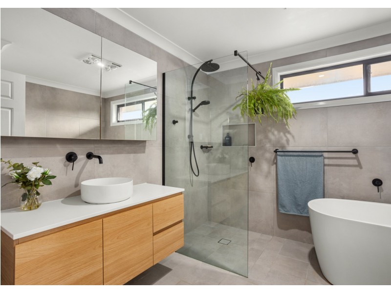 28 Molong Road, Old Bar NSW 2430