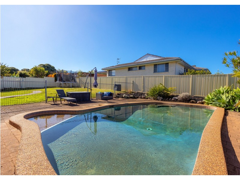 28 Molong Road, Old Bar NSW 2430