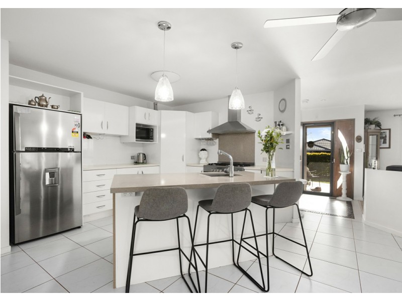 5 Yellowfin Avenue, Old Bar NSW 2430