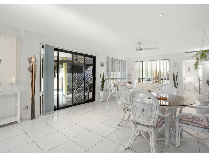 5 Yellowfin Avenue, Old Bar NSW 2430