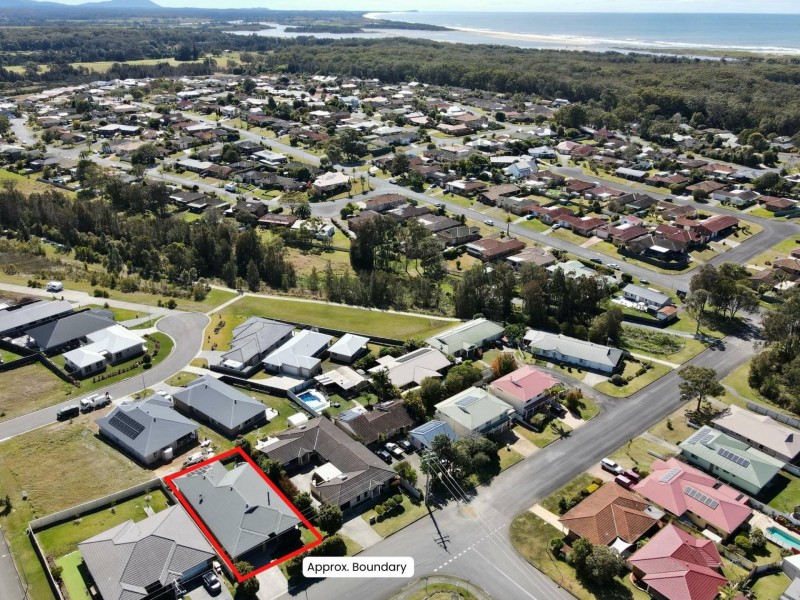 13 Banyula Drive, Old Bar NSW 2430