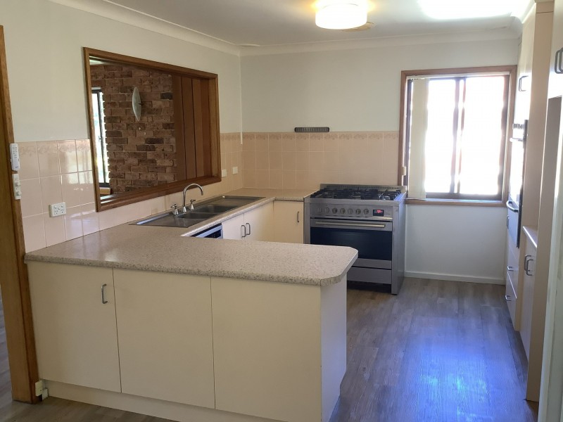 17 Old Bar Road, Old Bar NSW 2430