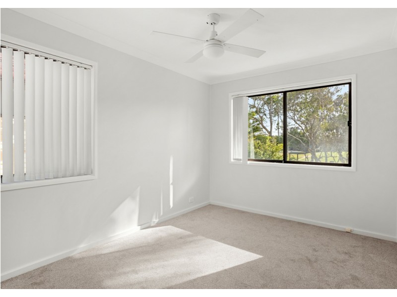 17 Old Bar Road, Old Bar NSW 2430