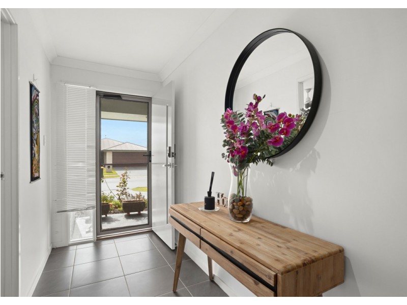 71 Albatross Way, Old Bar NSW 2430