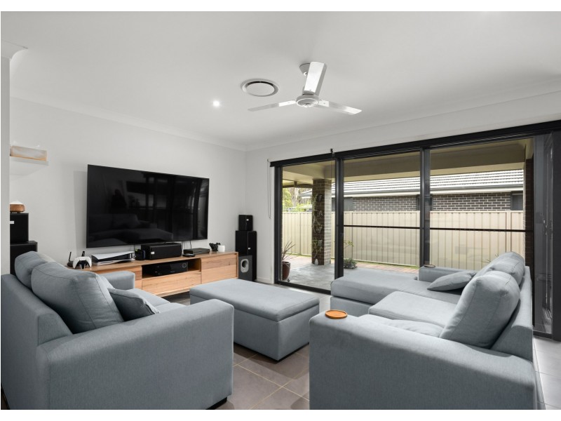 71 Albatross Way, Old Bar NSW 2430