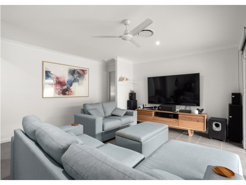 71 Albatross Way, Old Bar NSW 2430