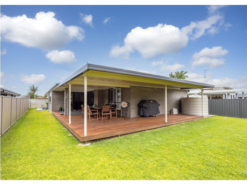 71 Albatross Way, Old Bar NSW 2430