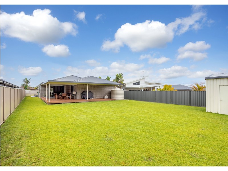 71 Albatross Way, Old Bar NSW 2430