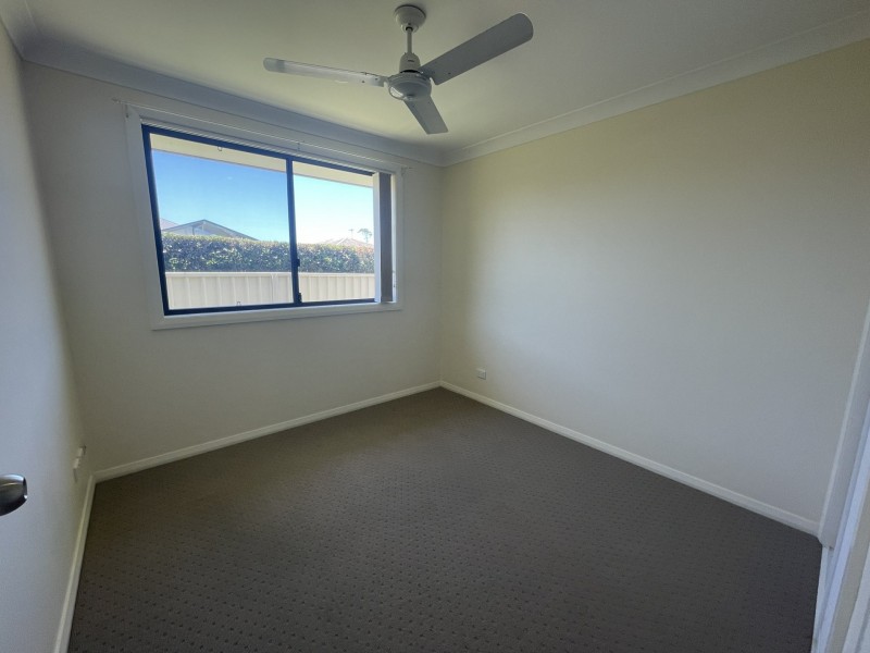 Unit 2/3 Albatross Way, Old Bar NSW 2430