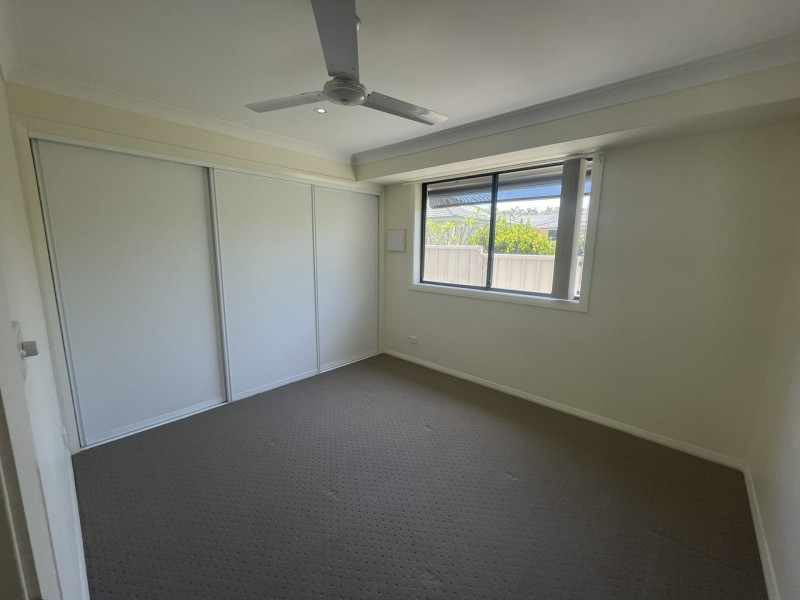 Unit 2/3 Albatross Way, Old Bar NSW 2430