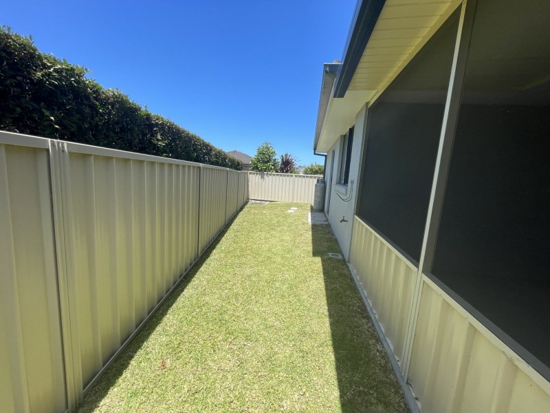 Unit 2/3 Albatross Way, Old Bar NSW 2430