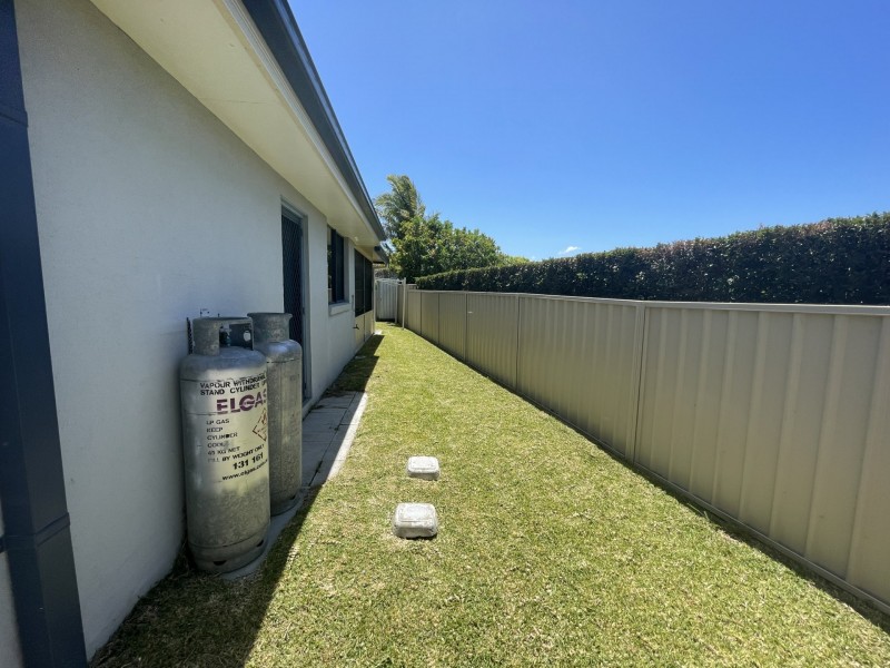 Unit 2/3 Albatross Way, Old Bar NSW 2430