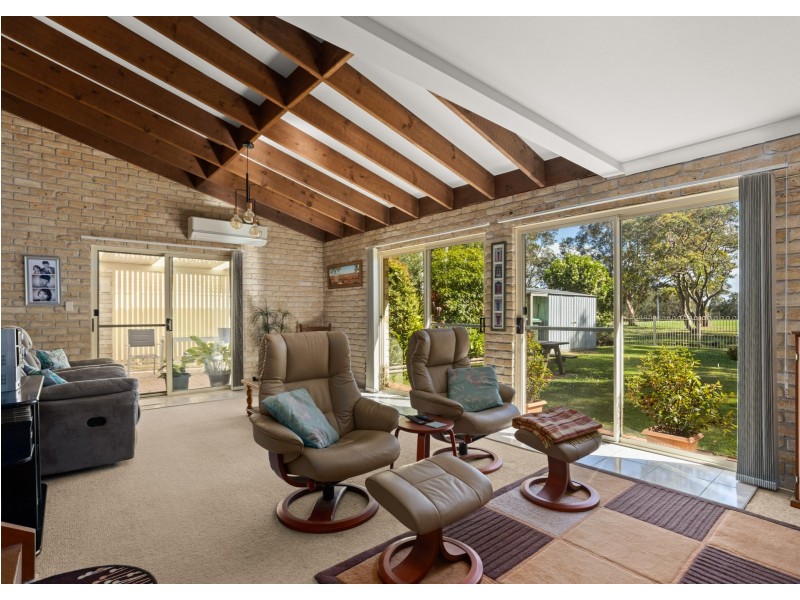 15 Old Bar Road, Old Bar NSW 2430