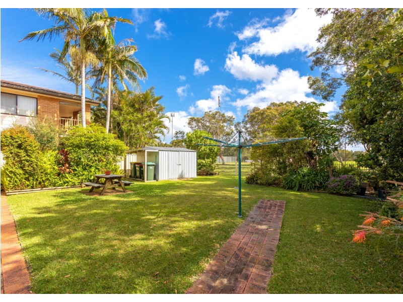 15 Old Bar Road, Old Bar NSW 2430