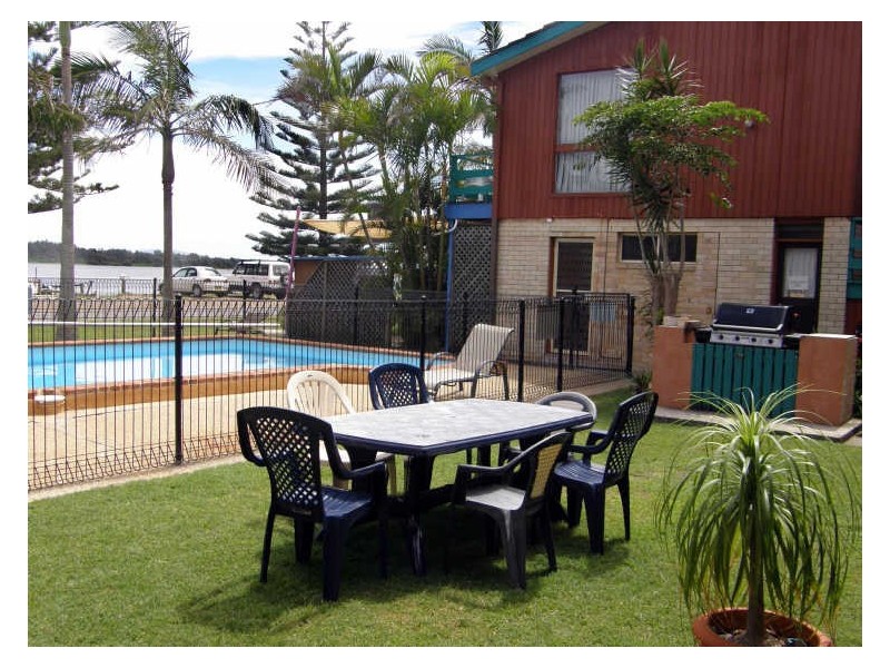 91 Main Road, Manning Point NSW 2430