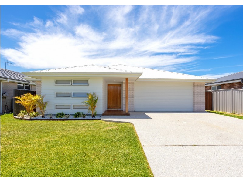 96 Albatross Way, Old Bar NSW 2430