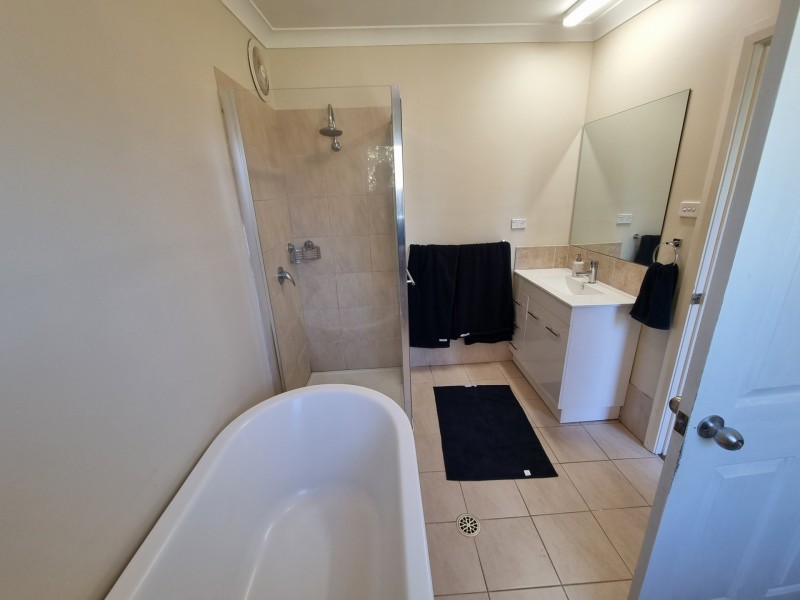 81 Old Bar Road, Old Bar NSW 2430