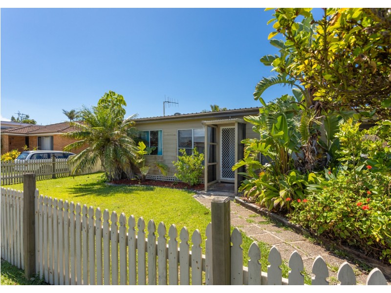 15 Tirriki Street, Old Bar NSW 2430