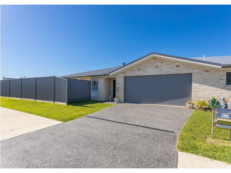 24 Banyula Drive, Old Bar NSW 2430