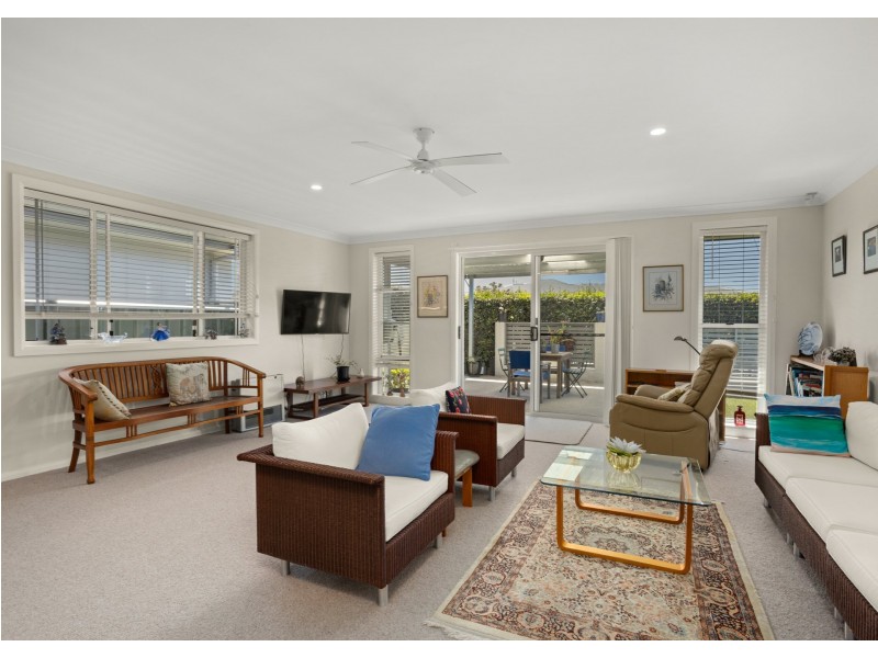 44 Bluehaven Drive, Old Bar NSW 2430