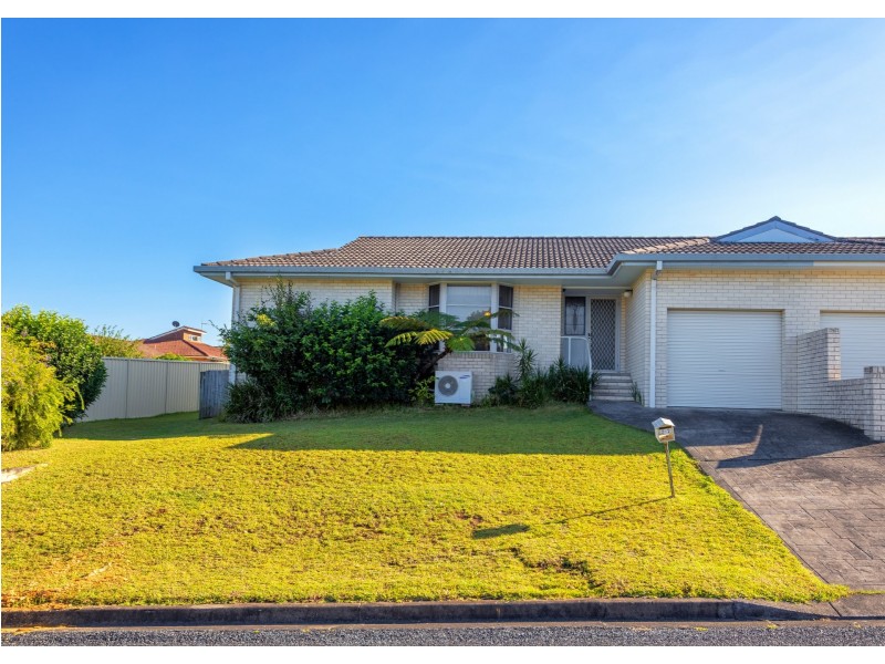2/2 Laurina Close, Old Bar NSW 2430
