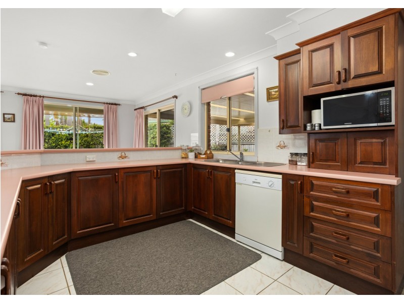 4 Newlan Court, Old Bar NSW 2430