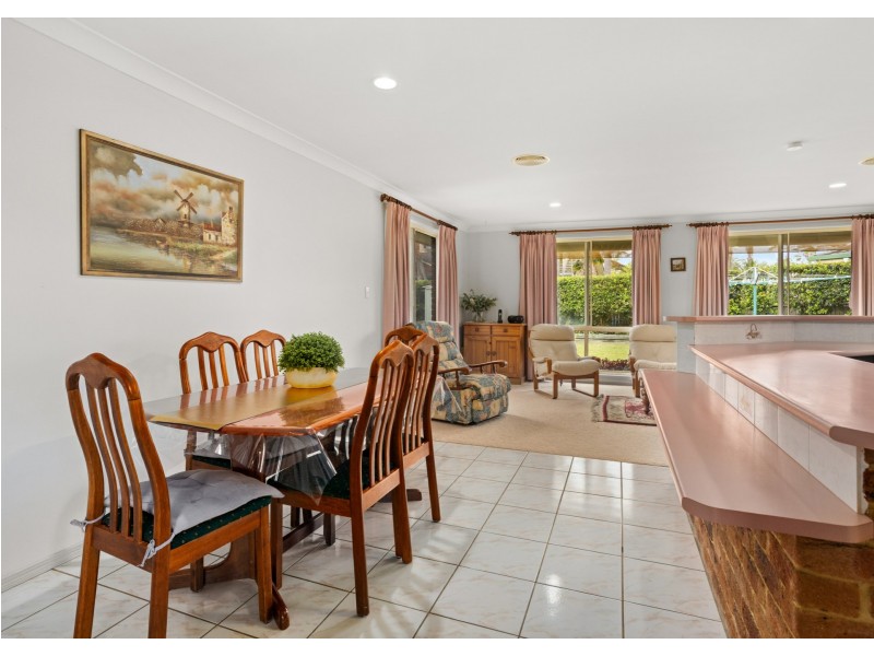 4 Newlan Court, Old Bar NSW 2430