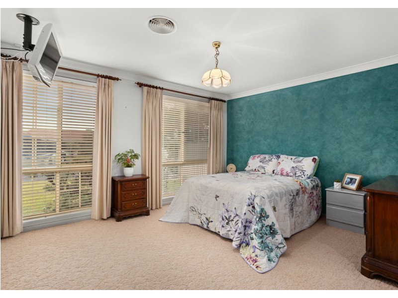 4 Newlan Court, Old Bar NSW 2430