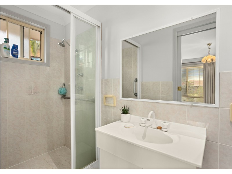 4 Newlan Court, Old Bar NSW 2430