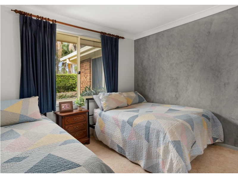 4 Newlan Court, Old Bar NSW 2430