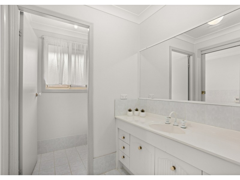 4 Newlan Court, Old Bar NSW 2430
