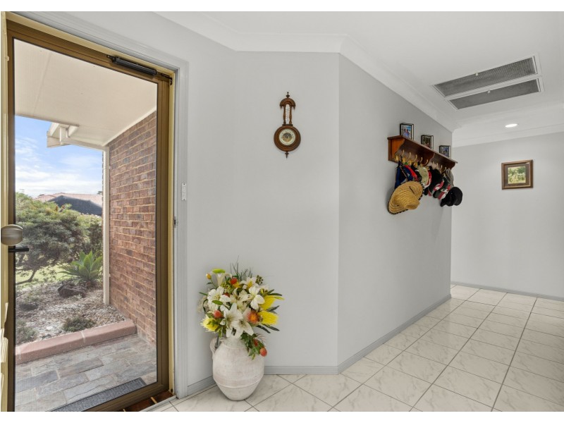 4 Newlan Court, Old Bar NSW 2430