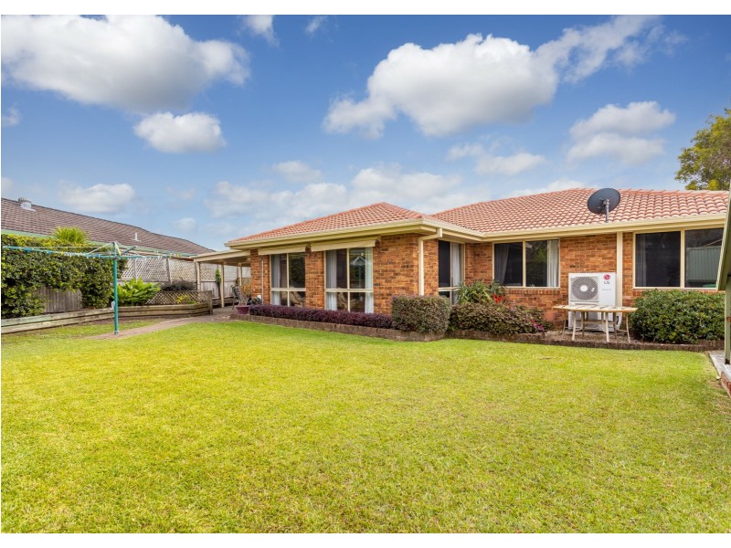 4 Newlan Court, Old Bar NSW 2430