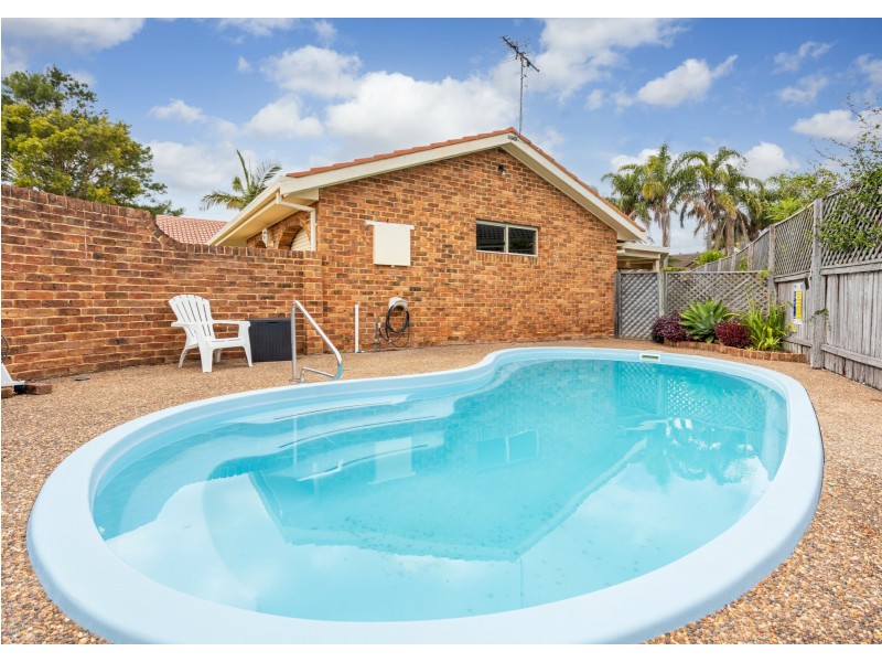 4 Newlan Court, Old Bar NSW 2430