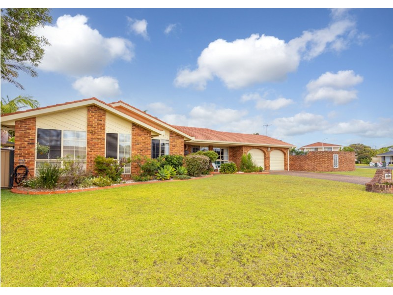 4 Newlan Court, Old Bar NSW 2430