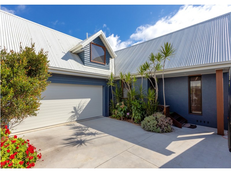 2/5 Flagtail Avenue, Old Bar NSW 2430