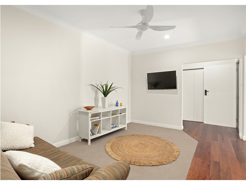 232 Ferry Road, Oxley Island NSW 2430