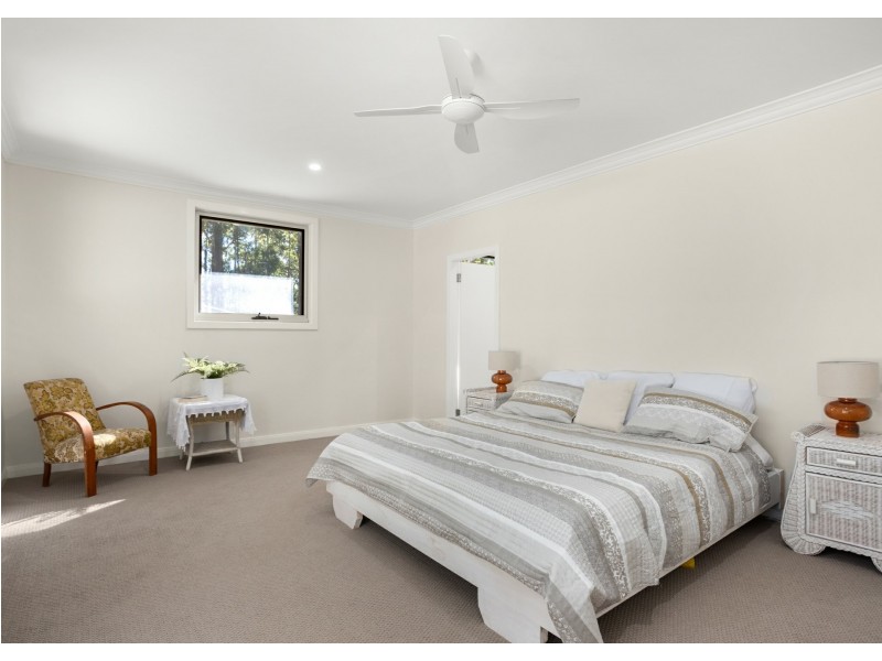 232 Ferry Road, Oxley Island NSW 2430