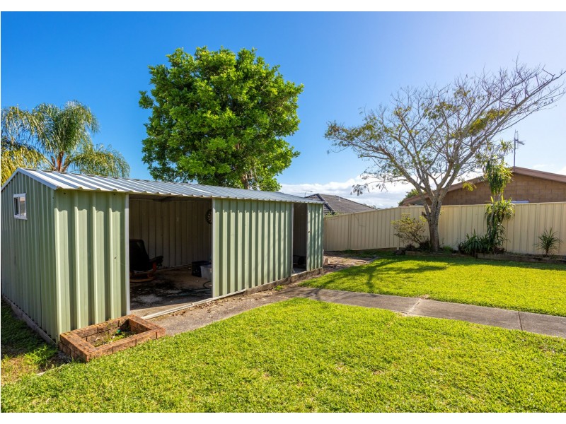 43 Molong Road, Old Bar NSW 2430