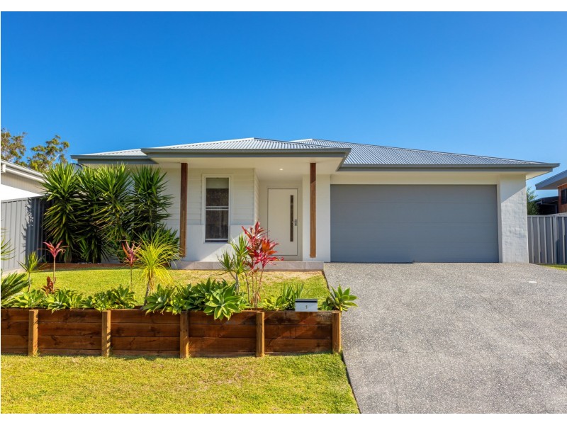 1 Alveena Court, Wallabi Point NSW 2430