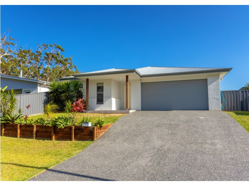 1 Alveena Court, Wallabi Point NSW 2430