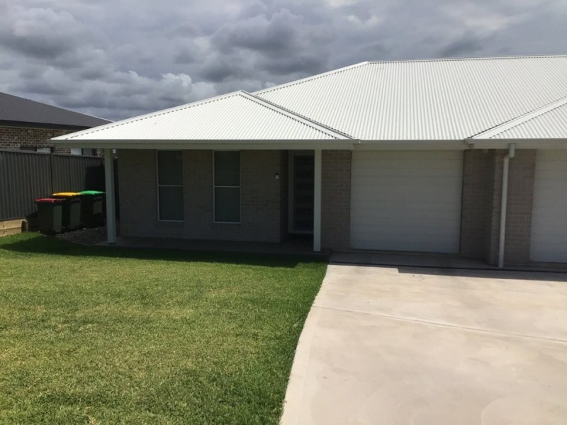 Unit 2/11 Auvergne Way, Old Bar NSW 2430
