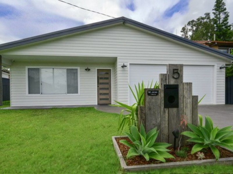 5 Farleigh St, Old Bar NSW 2430