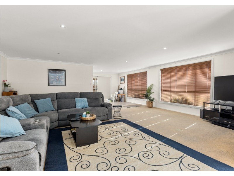 1 Yellowfin Avenue, Old Bar NSW 2430