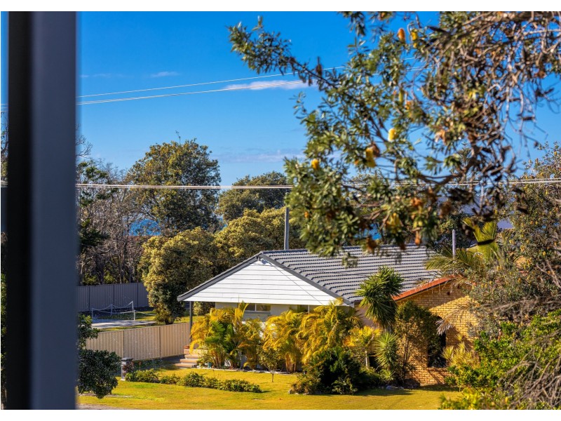 33 Lewis Street, Old Bar NSW 2430